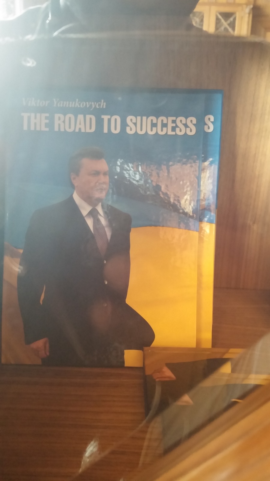 The Road to Success book displayed at Mezhyhirya Residence